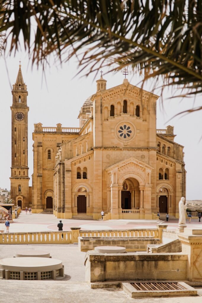 Kościół Ta'Pinu, Gozo, atrakcje Gozo, Malta