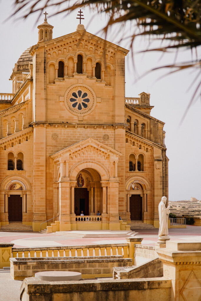 Kościół Ta'Pinu, Gozo, atrakcje Gozo, Malta