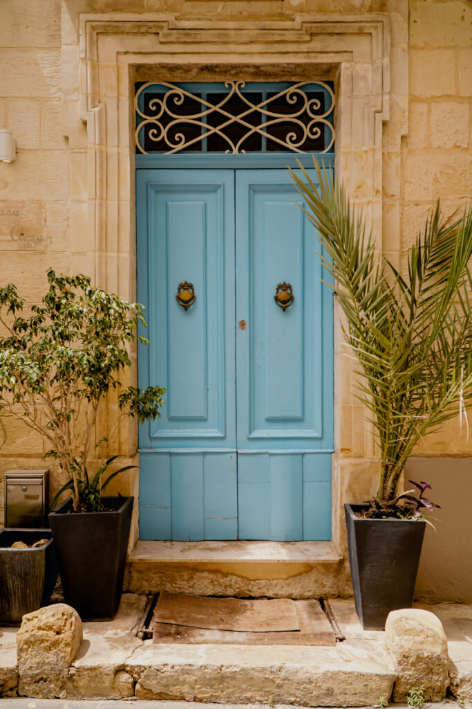 niebieskie drzwi, uliczki, Rabat, Mdina, Malta