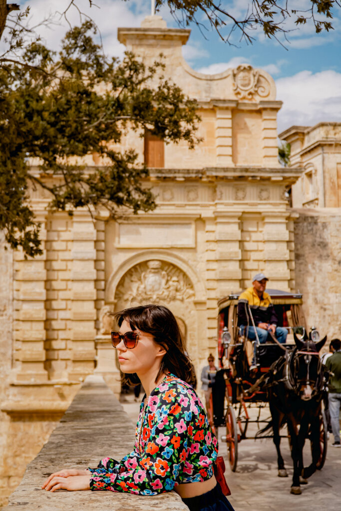 kobieta, brama miejska, Mdina, Malta