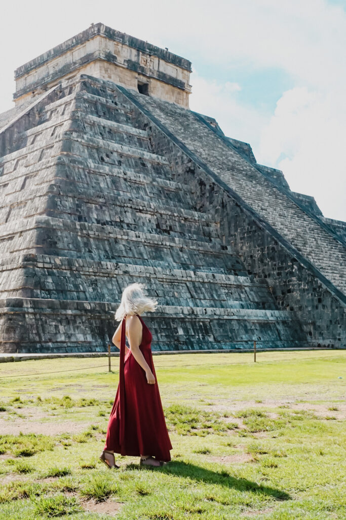 Kobieta w czerwonej sukience, Chichen Itza, Meksyk, Mexico, 7 cudów świata