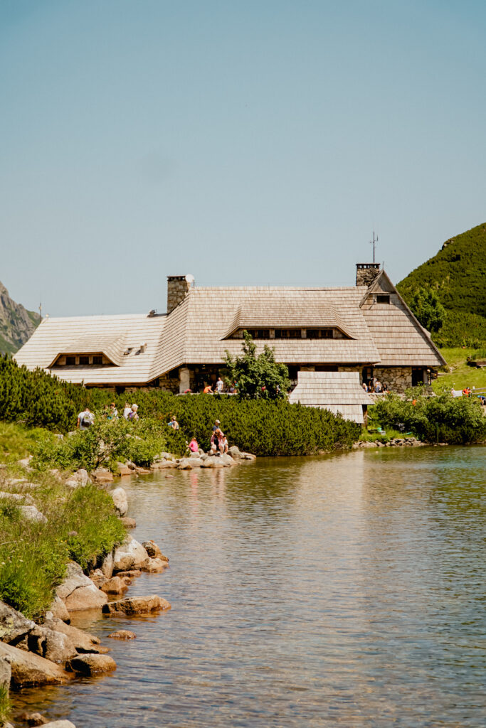 Schronisko w Dolinie Pięciu Stawów, Przedni Staw Polski, Tatry
