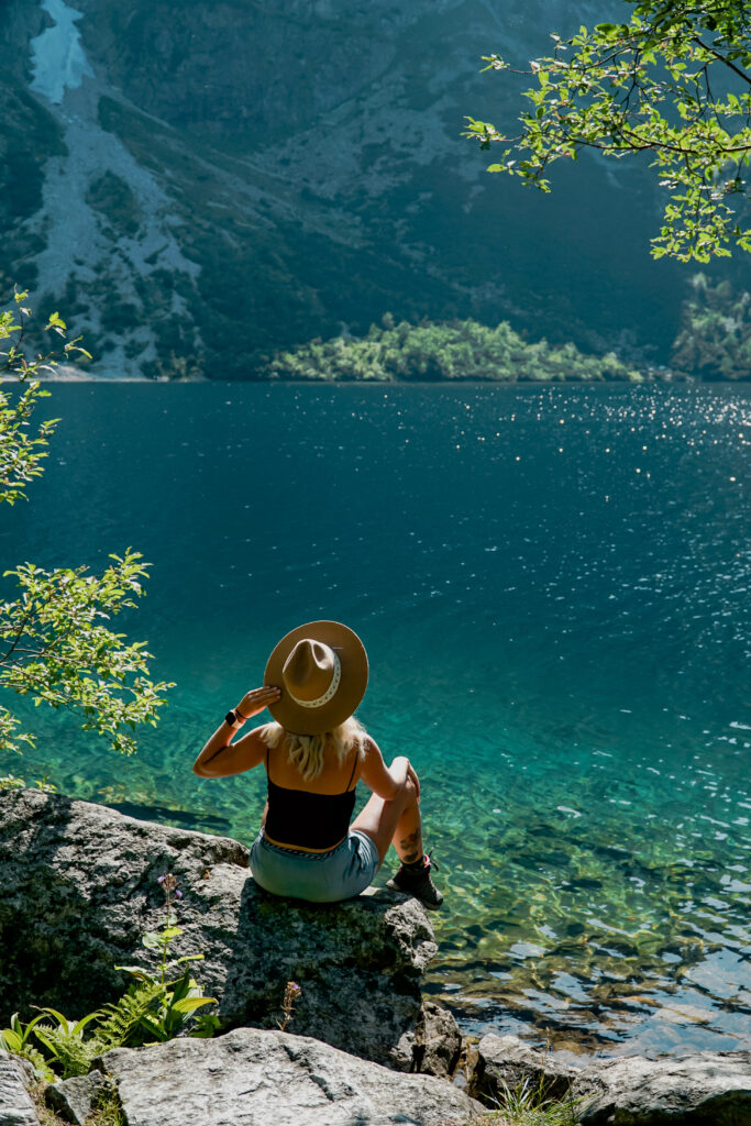Morskie Oko, schronisko górskie, Tatry, autoportret, dziewczyna w kapeluszu