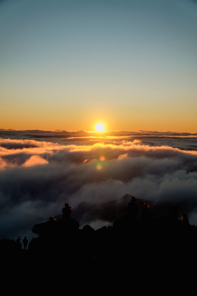 Pico do Areeiro podczas wschodu słońca
