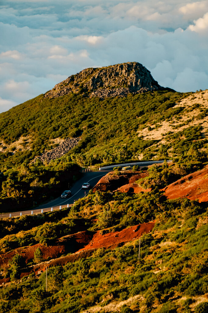 Pico do Areeiro podczas wschodu słońca