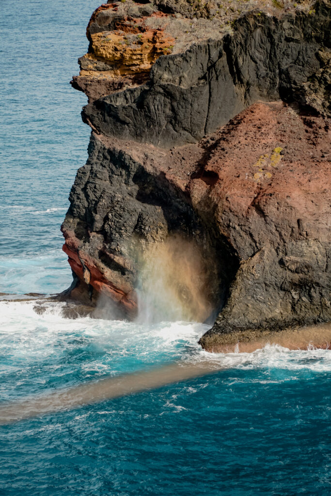 Klify na Półwyspie São Lourenço i tęcza