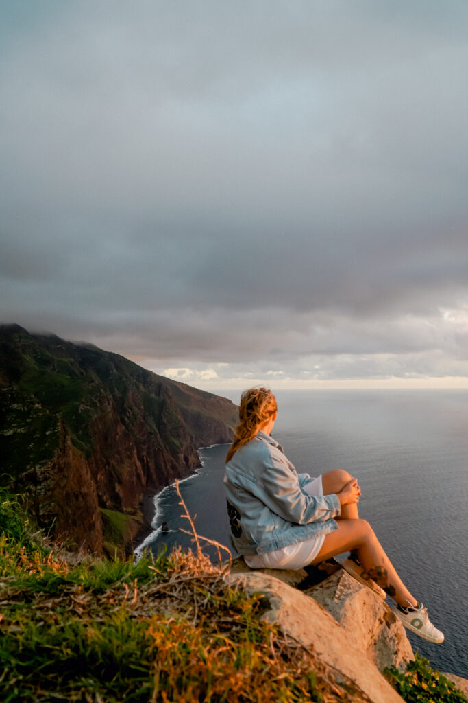 zachód słońca na Miradouro do Fio na Maderze