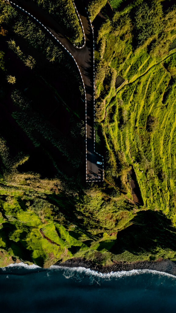 Widok z drona na punkt widokowy Ponta da Ladeira na Maderze