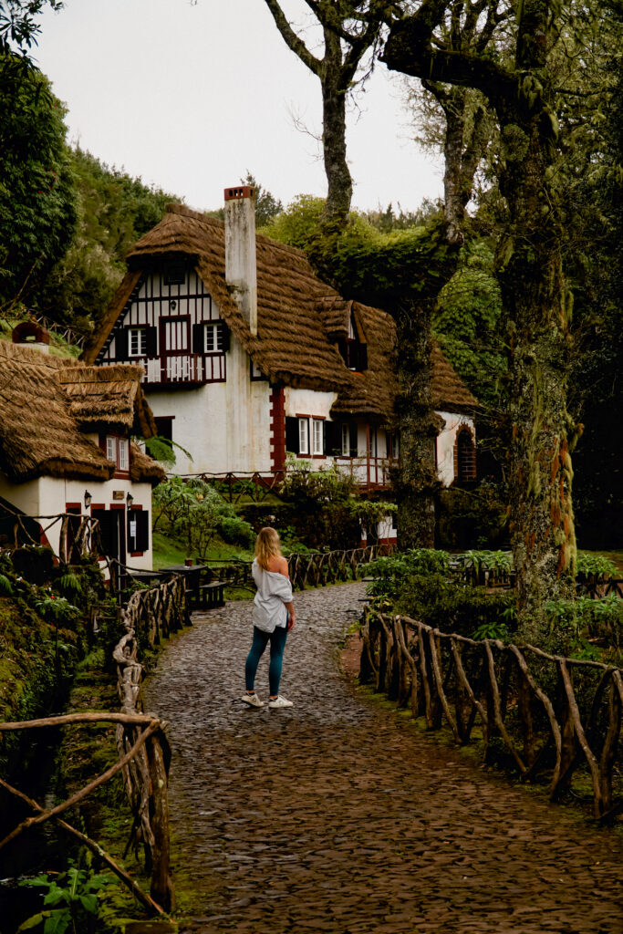 Szlak PR9 Levada do Caldeirão Verde na Maderze, najlepsze szlaki piesze na Maderze, schronisko Queimadas 